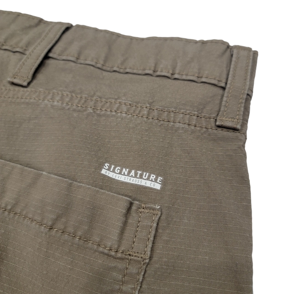 Signature by Levi Strauss Cargo Shorts Khaki Brown Neutral Pockets Men’s Size 40 - Picture 8 of 17